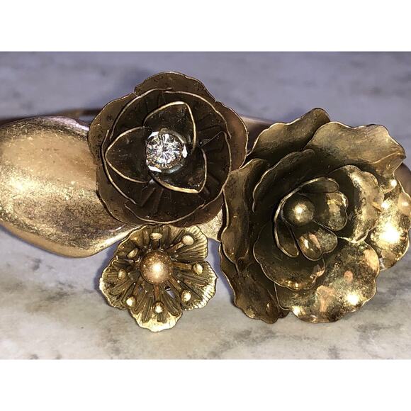 Chloe + Isabel Vintage Rose Garden Floral Hinged Bracelet - B107 - Picture 4 of 4